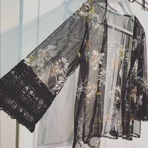 ❗️SOLD❗️Mesh Floral Kimono
